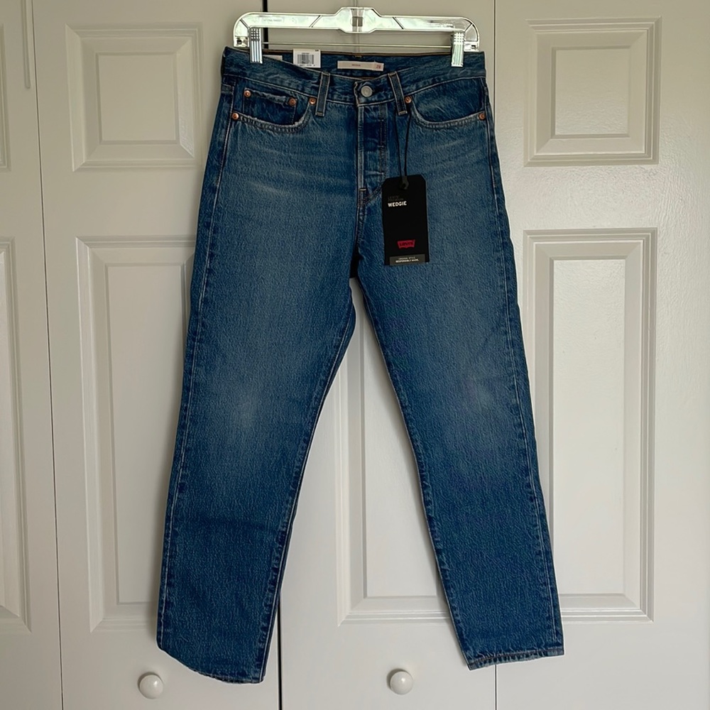 Levi’s High-Rise Wedgie in Athens Shut It Wash 👖